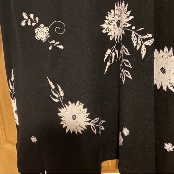 M Black and white floral cardigan - Picture 4 of 5